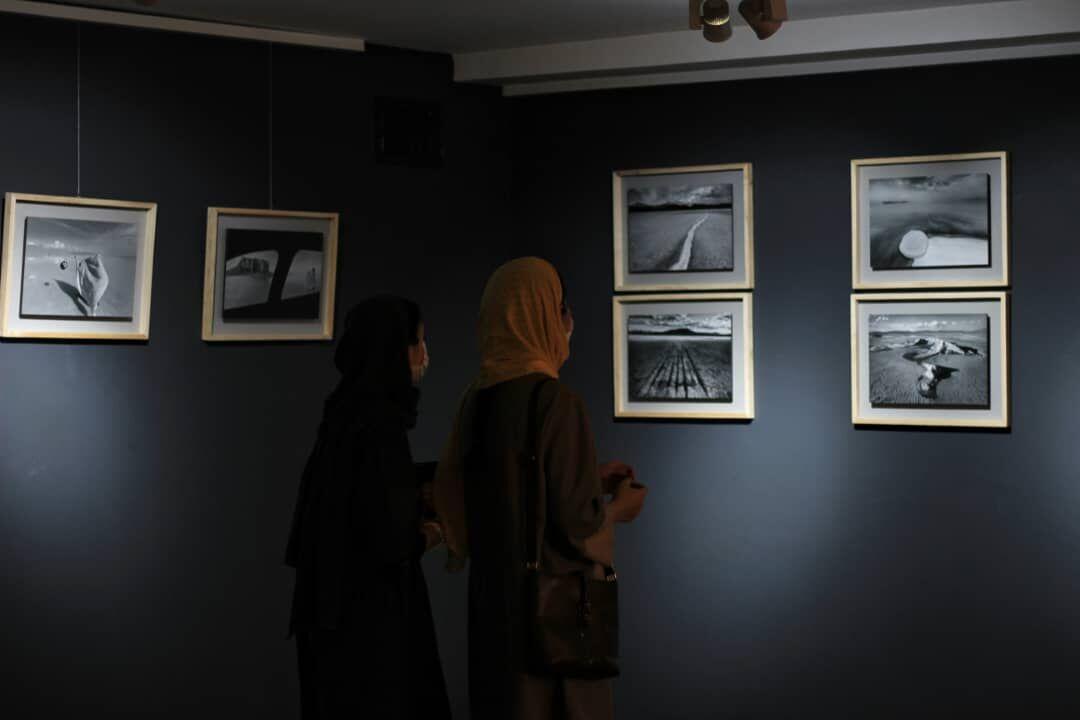 خبرنگاران نمایشگاه عکس تو روزی بازخواهی گشت در ارومیه گشایش یافت