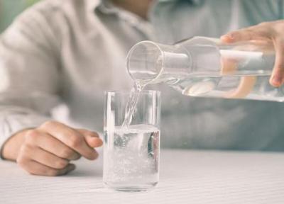 آیا بدن واقعا به 8 لیوان آب در روز احتیاج دارد؟