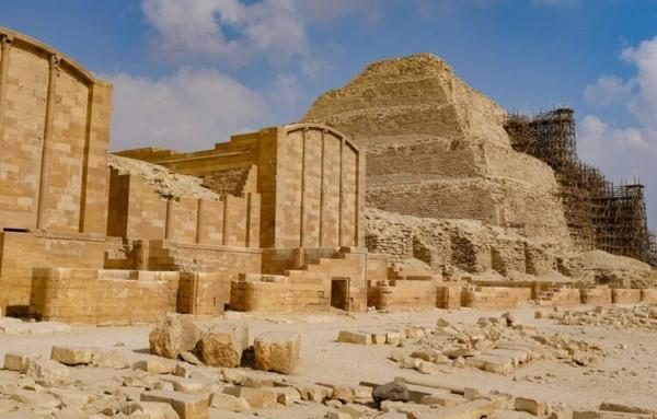 کشف 2 سر سنگی باستانی در یک تونل عجیب در مصر