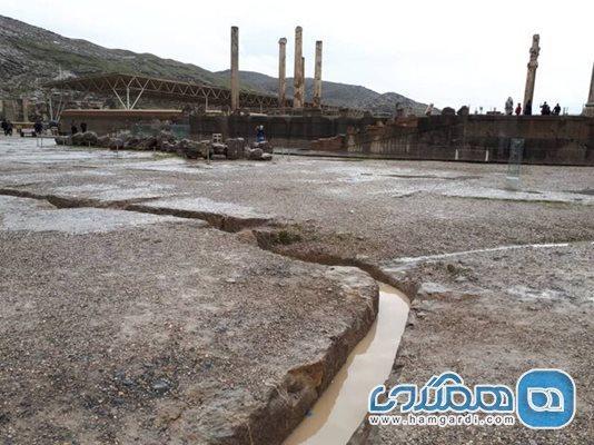 همکاری مجموعه پایگاه تخت جمشید و بانک آینده در کمک به سیل همکاری مجموعه پایگاه تخت جمشید و بانک آینده در یاری به سیل زدگان