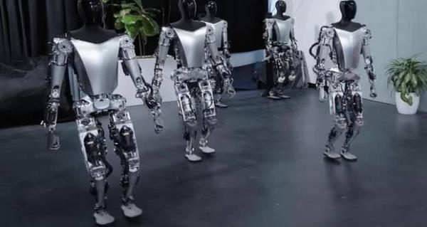 رژه ربات های تسلا در فضای مجازی غوغا بپا کرد، عکس